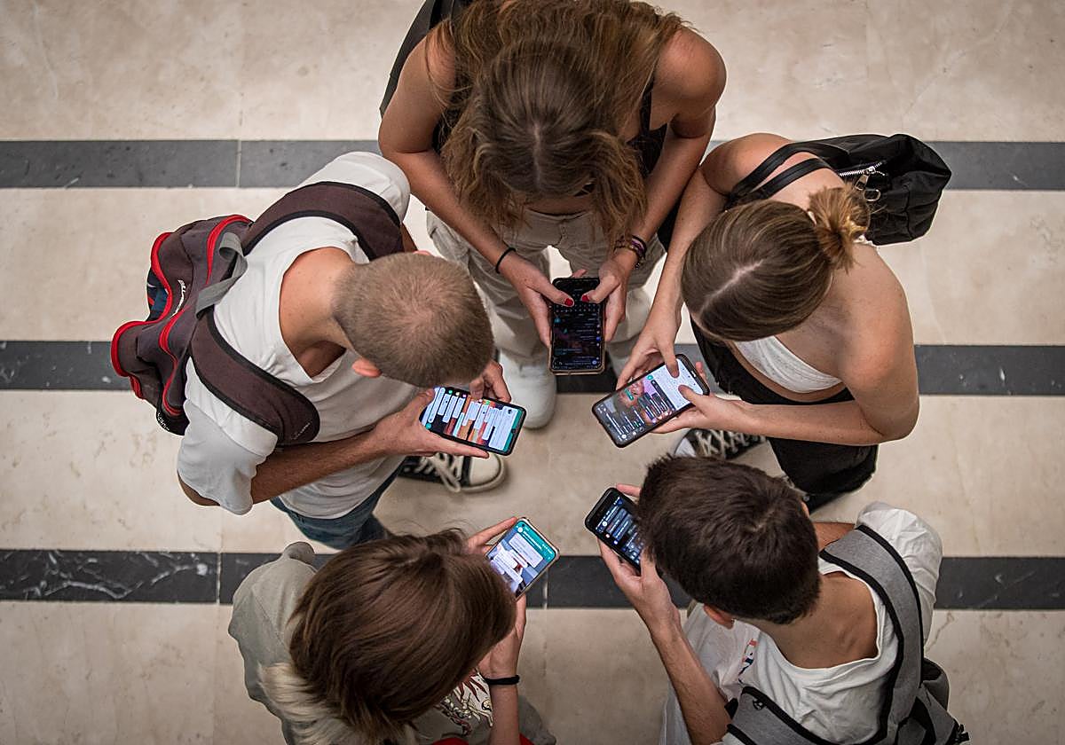 El caso del paracetamol destapa el peligro de los retos virales entre adolescentes